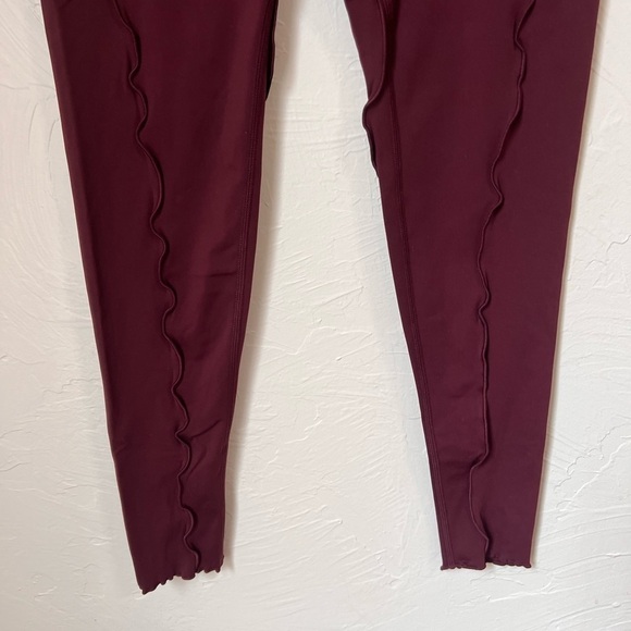 NWT Free People Movement high rise ruffle leggings fig jam size Medium - Picture 3 of 8